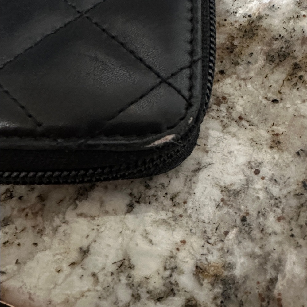 CHANEL Black and White Quilted Wallet PREOWNED. - Picture 5 of 17